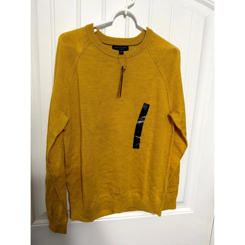 Banana Republic Sweater Mens Medium Mustard Yellow 100% Merino Wool Raglan Crew